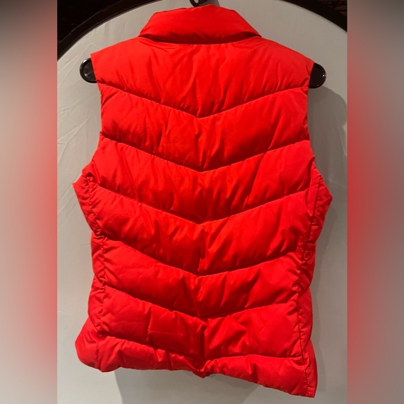 GAP Red Puffer Vest - Picture 4 of 4